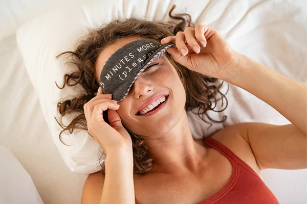Opaska na oczy do spania - 5 powodów, dla których warto w niej spać